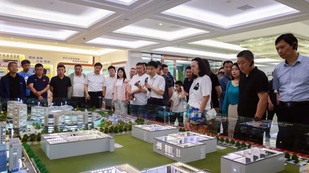 郑州大学高净值董事长精修班企业家莅临河南圣德健康养护中心参观考察