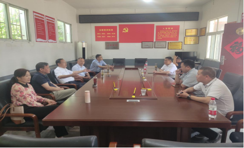 信阳市农科院党组书记李杰到息县示范区指导麦收工作