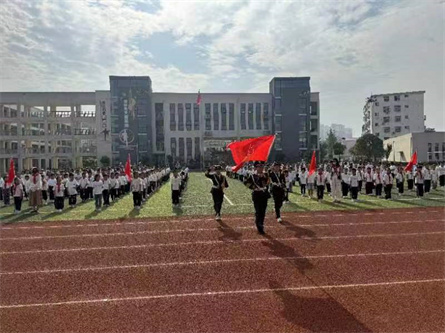 童心永向党 筑梦新时代 潢川三小举行“红领巾爱祖国”新队员入队仪式