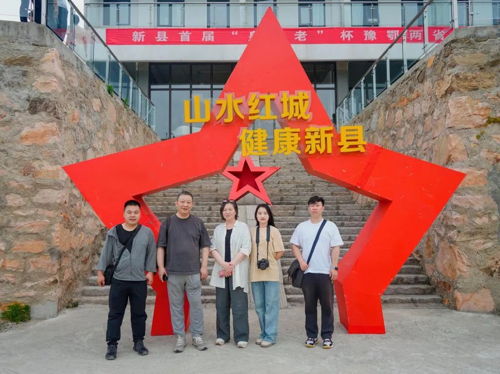 信阳学院美术与设计学院美术与设计学院受邀参加新县首届“皇坡老”杯斗茶大会