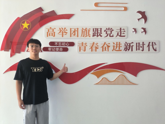 国旗护卫队队员→校学生会主席→出彩信农人！