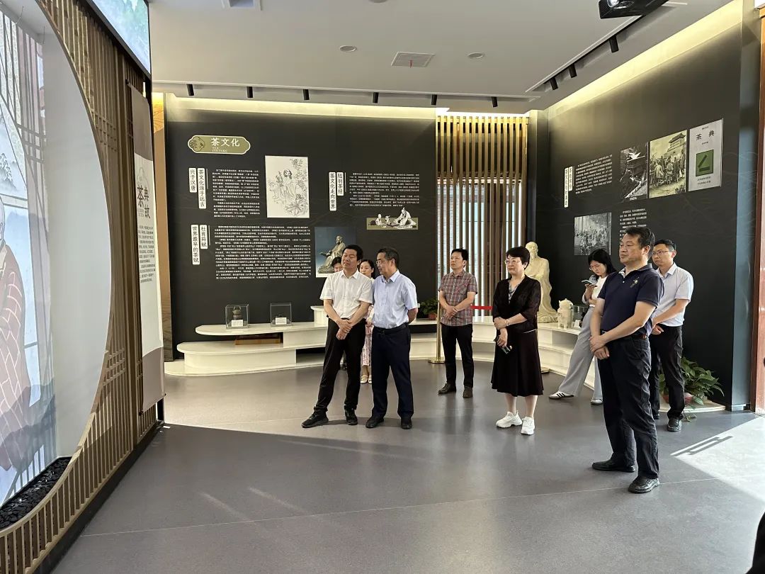 国家文物局考察团一行前往文新茶村毛尖博物馆调研
